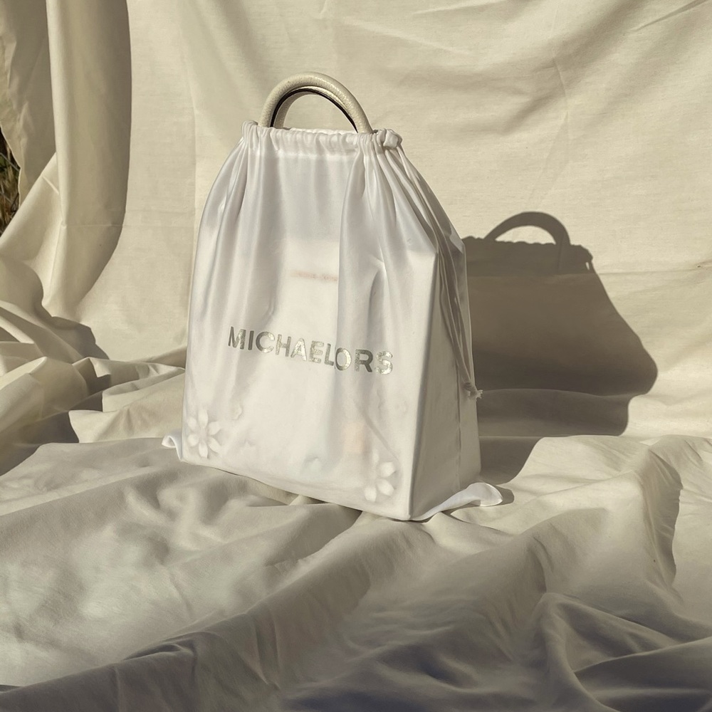 Micheal Kors - white handbag